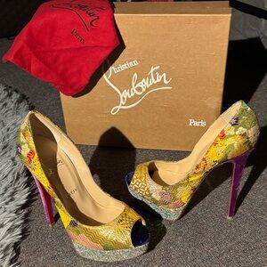 Christian Louboutin 150 Yellow Velvet Multicolor Embroidered Peep-Toe Pumps